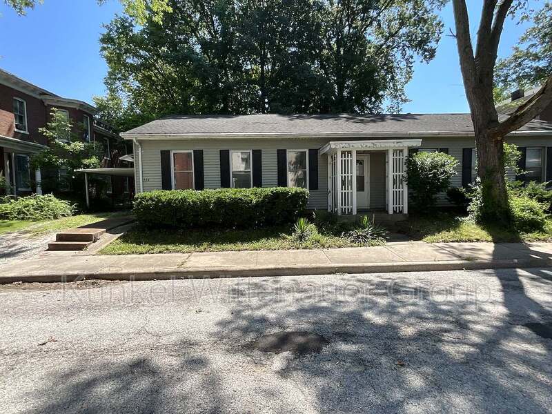 Belleville Condo: 324 N Jackson