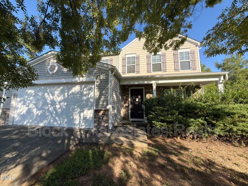 Durham House: 8 Duck Pond Ct