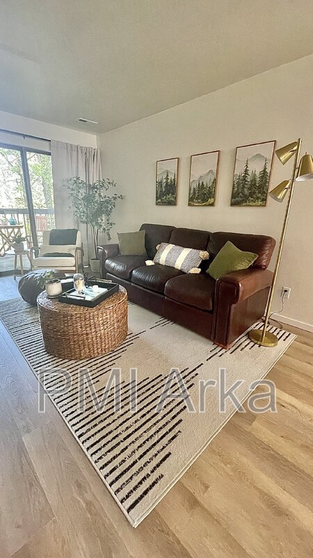 Bellevue Condo: 10819 Northeast 37th Place