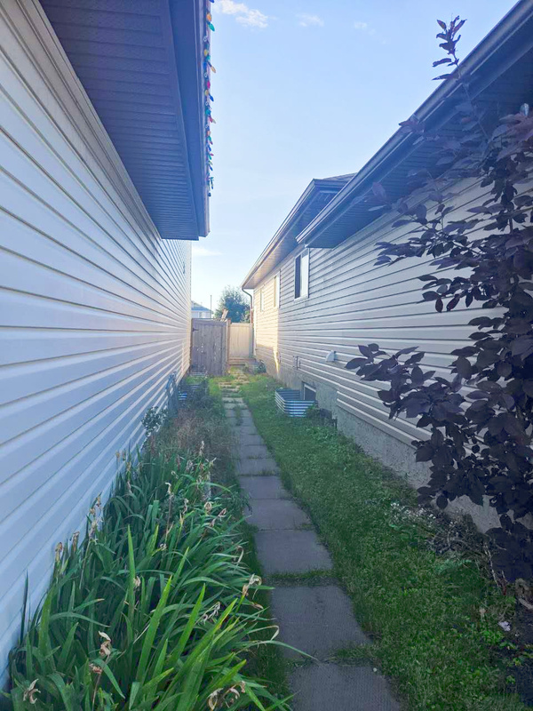 Edmonton Condo: 19051 47 Ave NW
