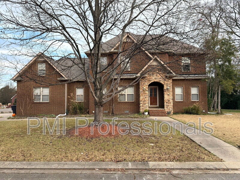 Murfreesboro House: 193 Black Bear Trail