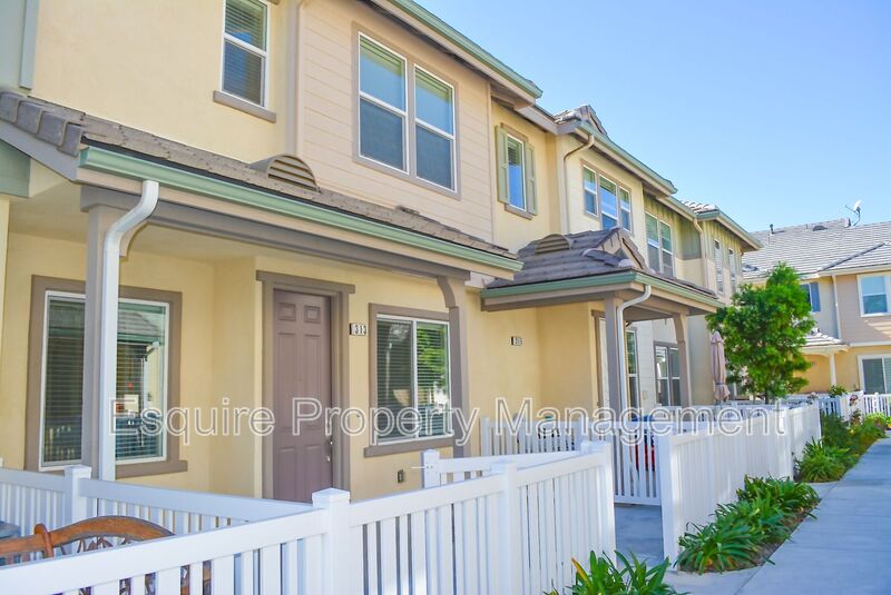 PORT HUENEME House: 313 HARBOR BREEZE DR