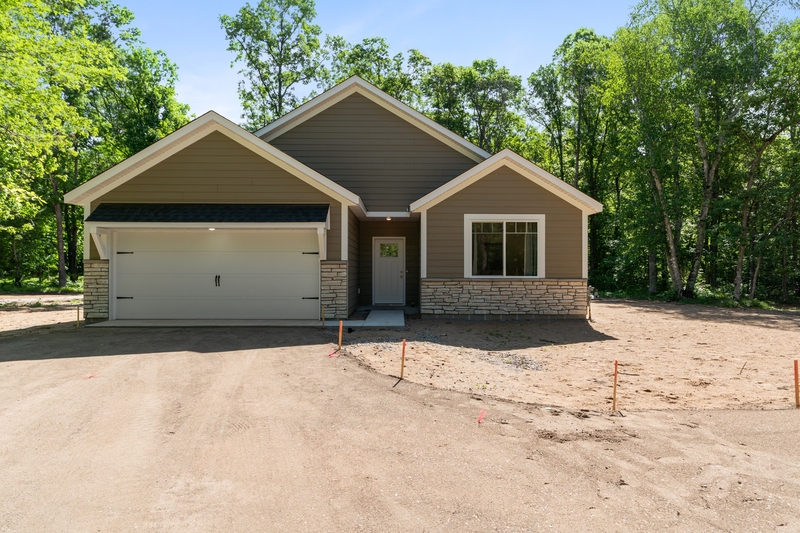 Crosslake House: 35662 Bonnie Lakes Road