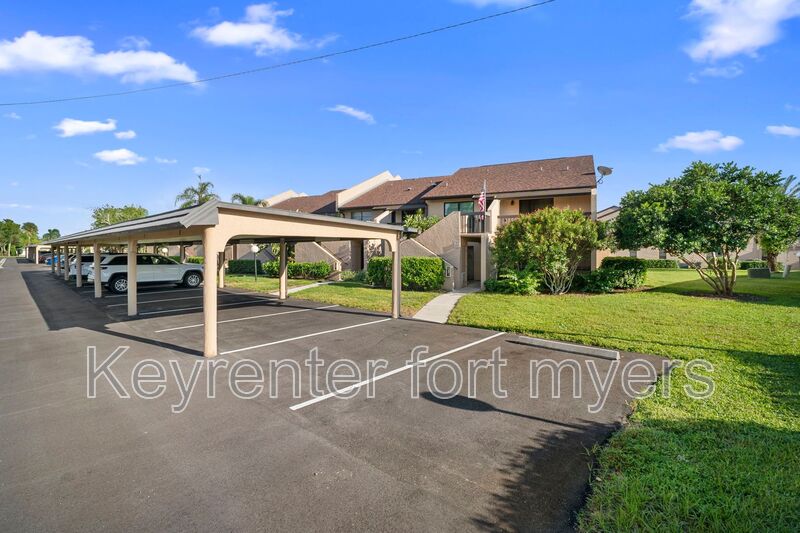Noth Fort Myers House: 15456 Admiralty Cir 1