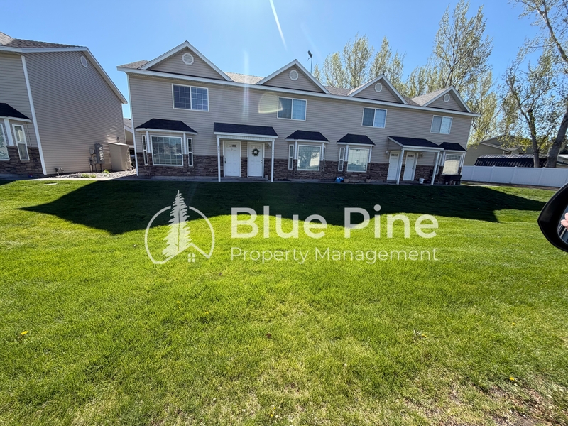 Rexburg Townhome: 582 Legacy Lane