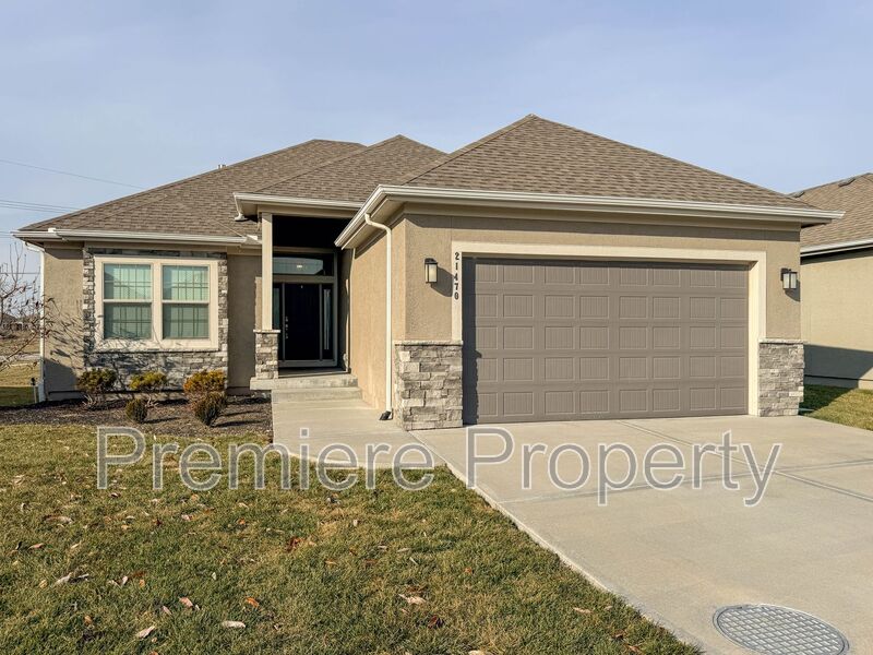 Olathe House: 21470 W 116th Pl