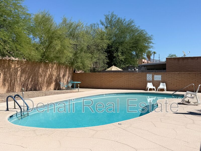 Tucson House: 570 W. Calle Lindero