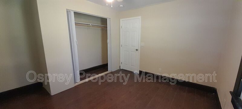 RECENTLY UPDATED 3 BEDROOM 3 BATH GREAT FOR FAMILY AVAILABLE IMMEDIATELY - Photo 11