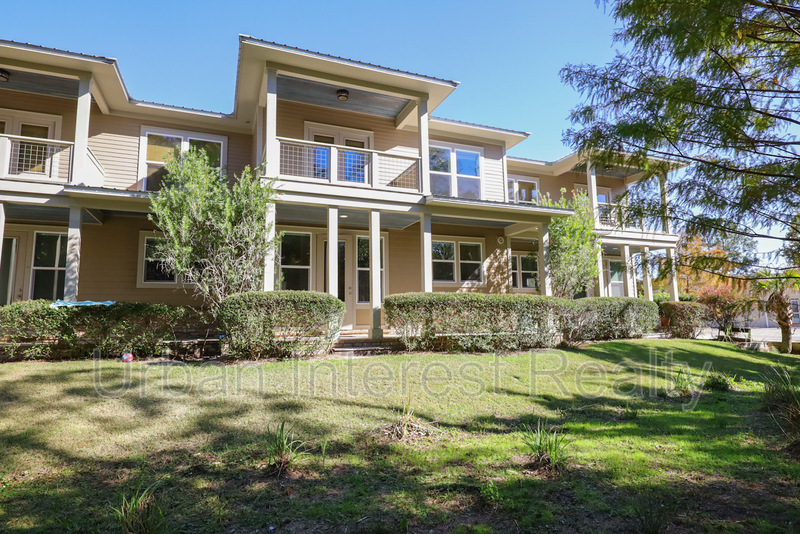 Freeport Townhome: 15 Palm Street