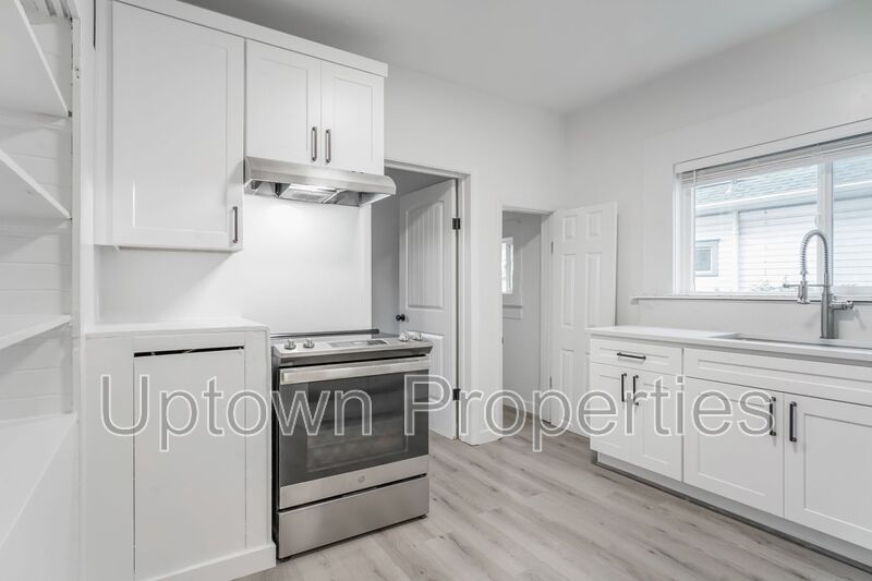 Hillsboro House: 135 NE Jackson St