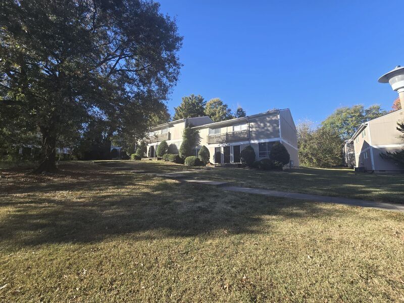 Henrico Condo: 1221 Nelson St