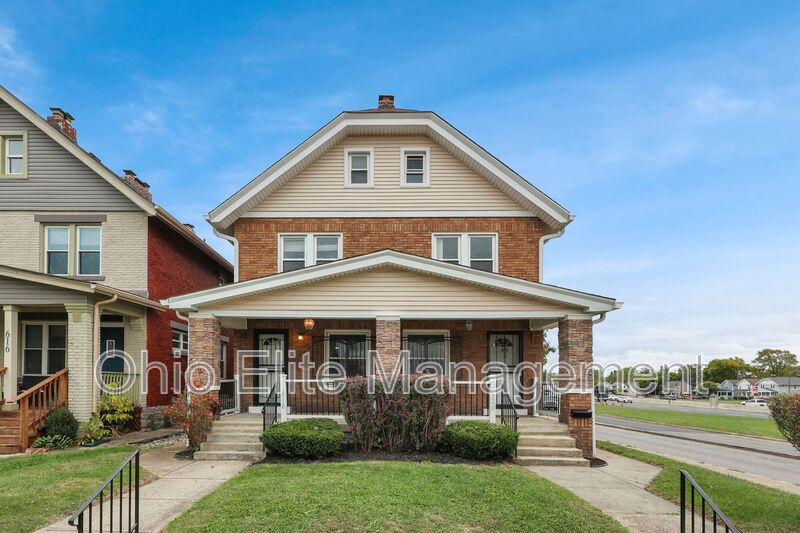 Columbus House: 618 Lilley Ave