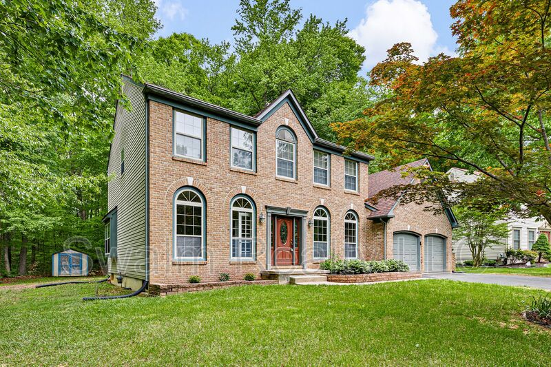 Bear House: 240 Timber Knoll Dr