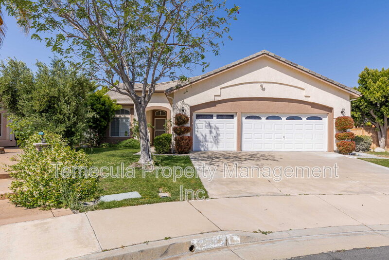 Murrieta House: 26440 Saint Ives Court