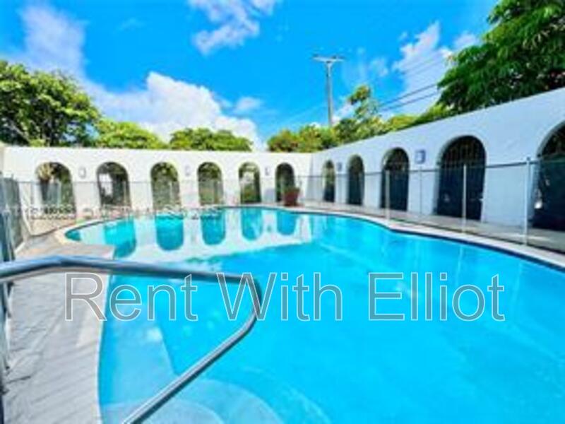 Hollywood House: 4905 Harrison St