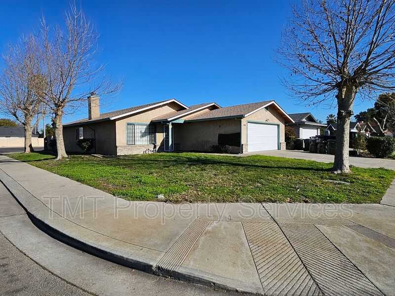 Stockton House: 1402 Laguna Cir