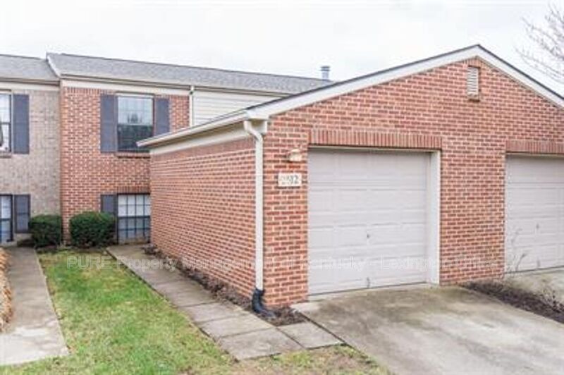 Lexington Townhome: 2512 Knightsbridge Lane