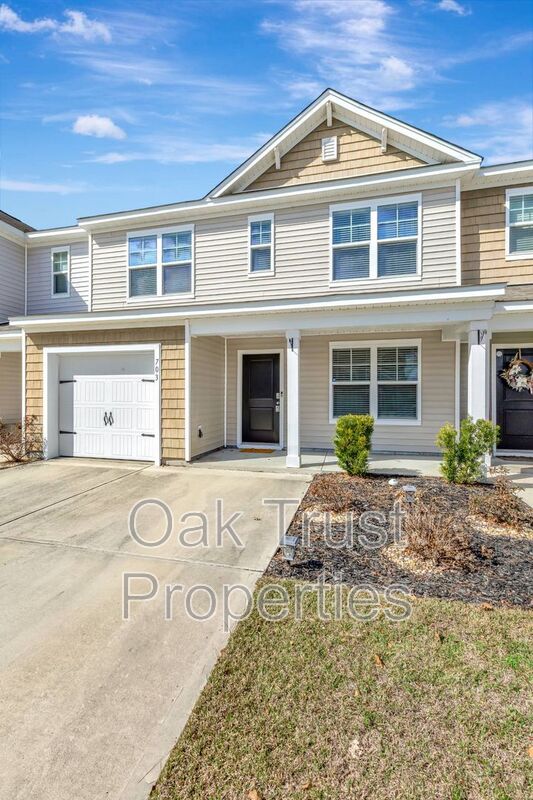 Summerville House: 703 Hilchot Drive