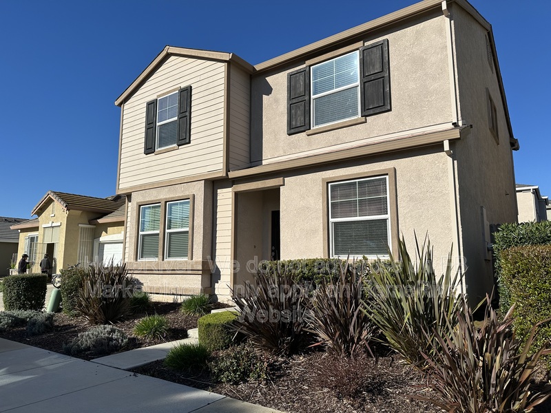 Sacramento House: 8184 Creeping Willow Ln