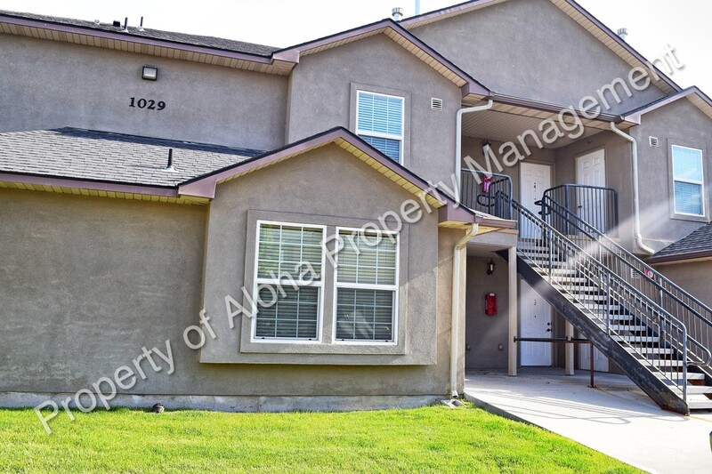 Meridian House: 1071 W. Pine Ave