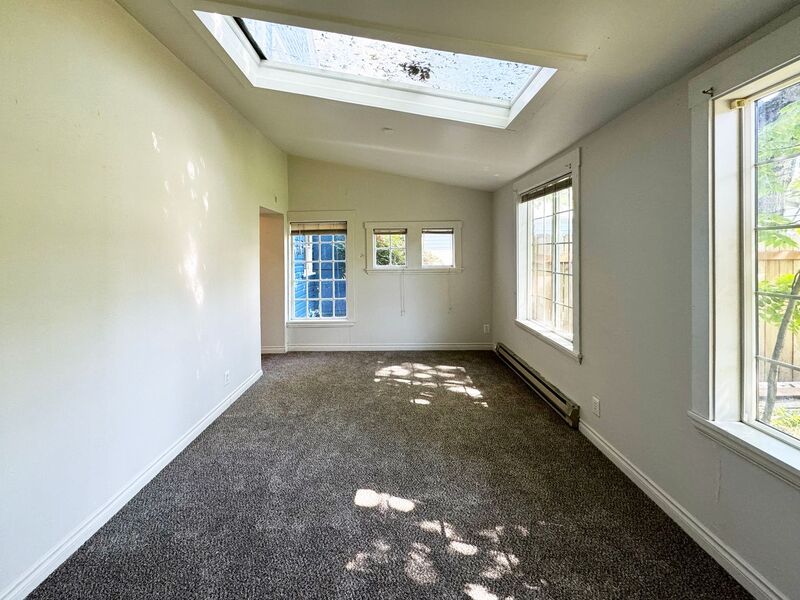 Photo 9 of rental home at 527–531 Monroe Street, Unit 8