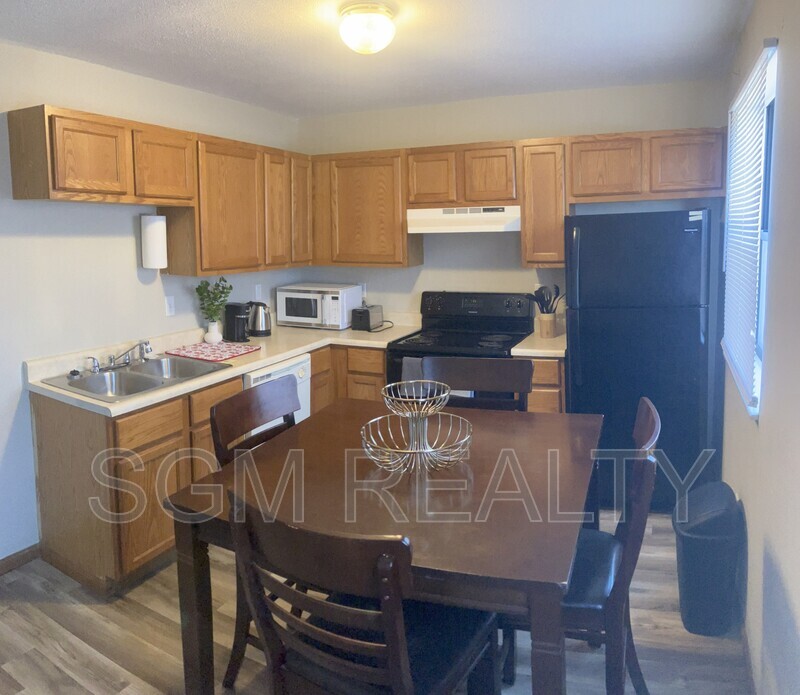 Belleville Townhome: 1009 Belle Valley Drive