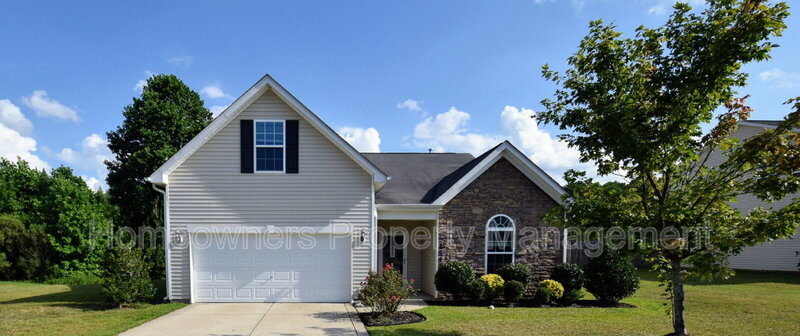 Hope Mills House: 2541 Spinnaker Dr.