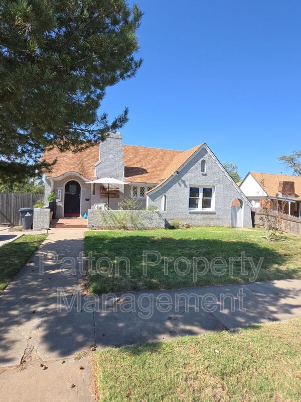 Amarillo House: 820 S Palo Duro Street