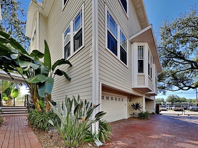 Tampa Townhome: 3315 W De Leon St