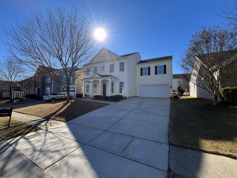 Pineville House: 11907 Carolina Blossom Lane