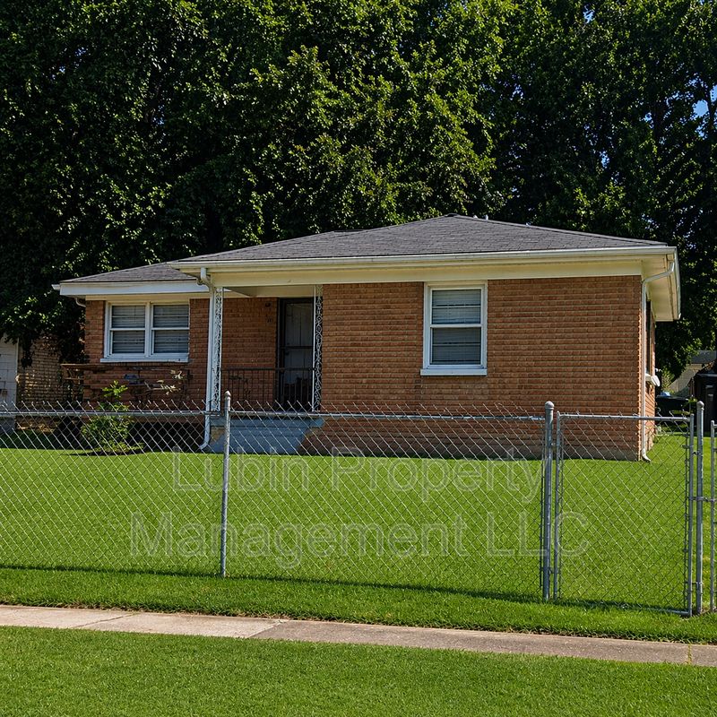 Memphis House: 1252 Maywood Rd