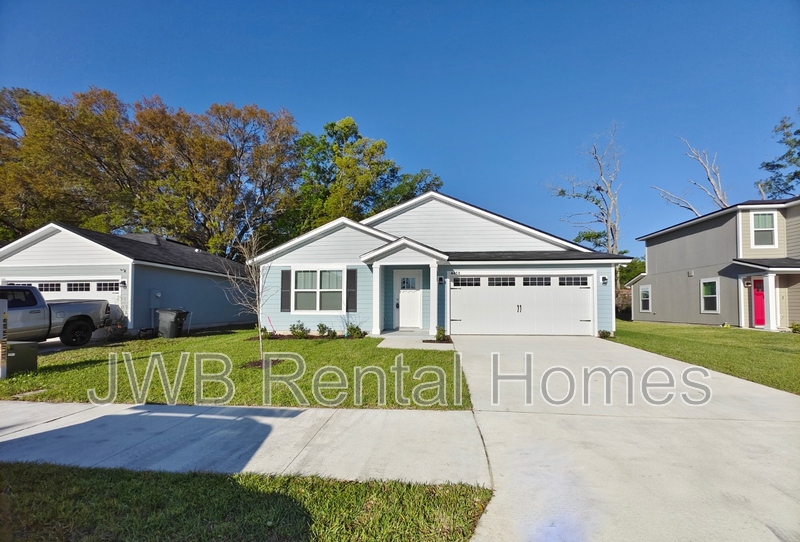 Jacksonville House: 4458 Twin Hills Way