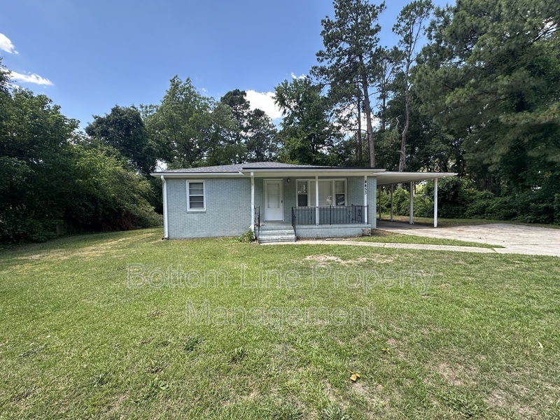 Fayetteville House: 4453 Oakmont Circle