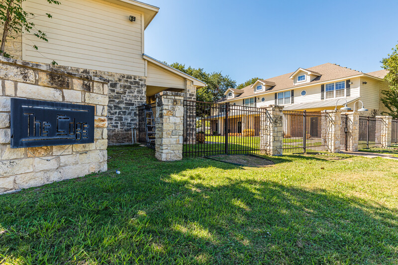Waco Condo: 2007 South 15th Street - 202