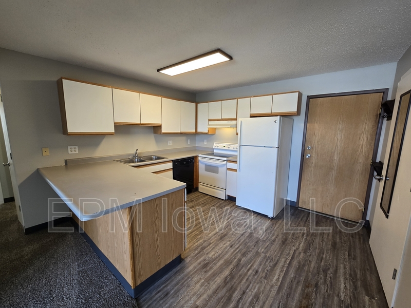 Cedar Rapids House: 60 Miller Avenue Southwest #13