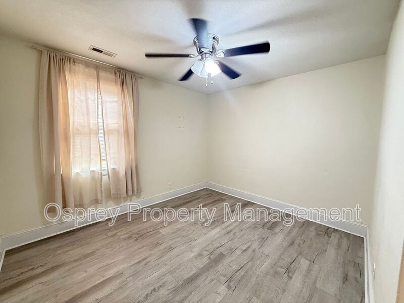 3BR Home with Elizabeth River Views & Spacious Parking - Photo 7