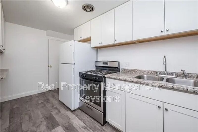 Pittsburgh House: 307 Greenlee Road