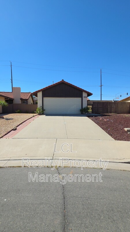 Menifee House: 27017 Rangewood St