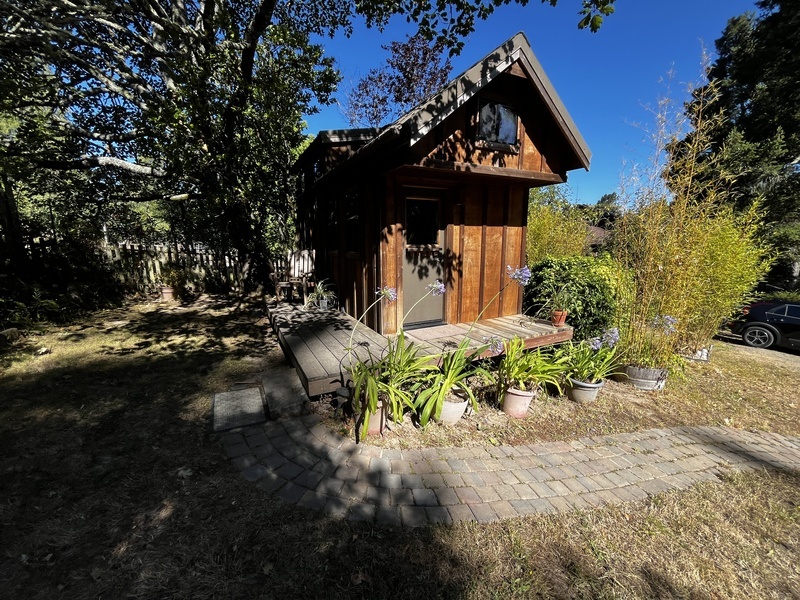 Sebastopol House: 171 gold ridge road