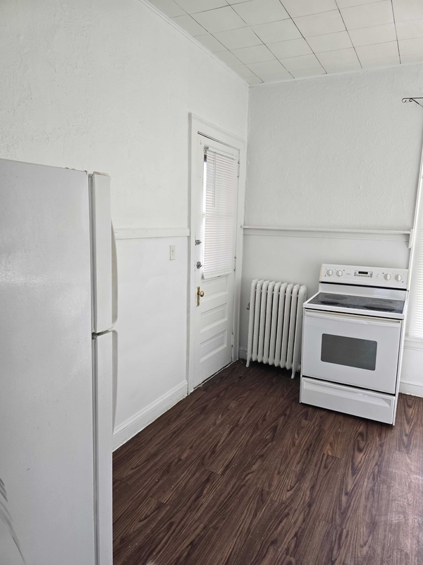 Clinton Condo: 701 South Bluff Boulevard - 2