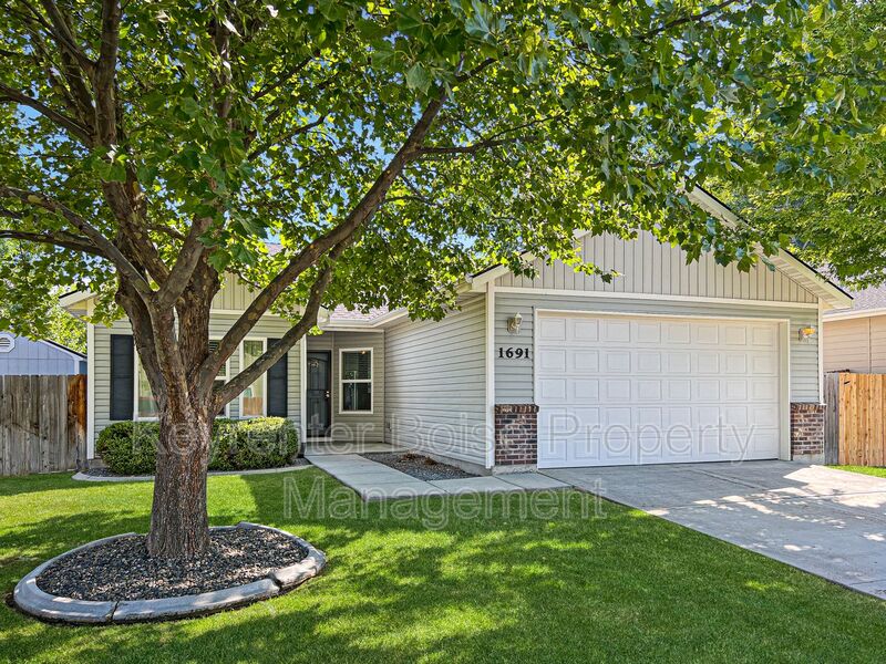 Meridian House: 1691 E Daulby St