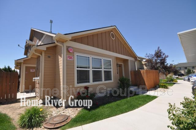 Boise Townhome: 9219 W Brogan Dr