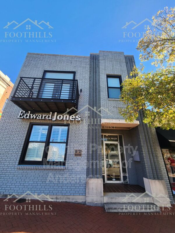 Anderson Condo: 214 N Main St