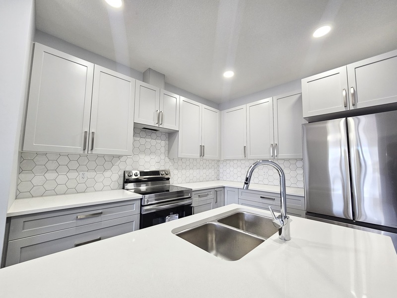 Edmonton House: 3727 214 St NW