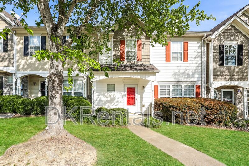 Riverdale House: 6076 Camden Forrest Drive