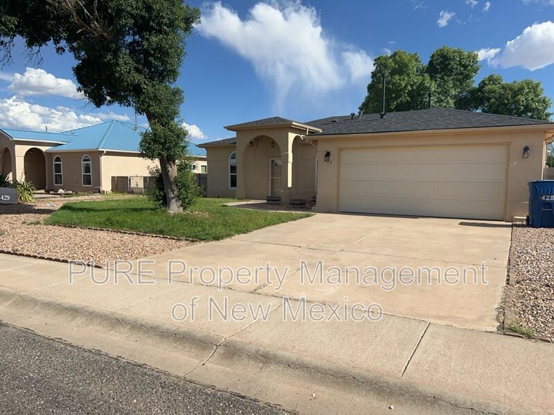 Los Lunas House: 429 Tome Hill Ave SE