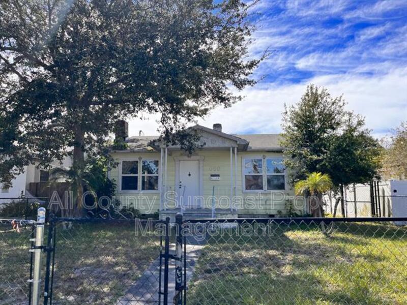 St Petersburg House: 866 53rd Ave N