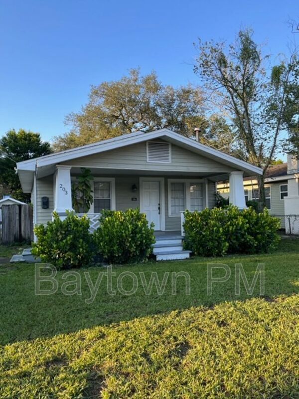Tampa House: 203 W Haya St