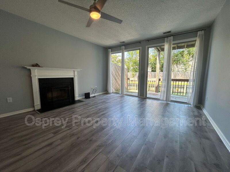 Introducing a charming 2 bedroom, 2 bathroom condo  - Photo 5