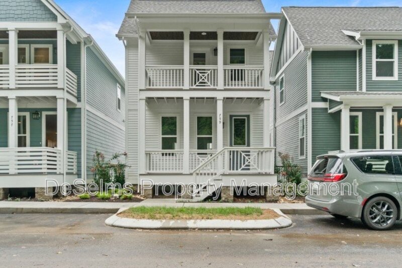 Nashville House: 759 Mill Creek Meadow Drive